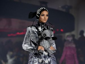 Cerita Hijabers Inspiratif AS Halima Aden yang Jatuh Cinta Pada Indonesia