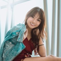 Teo kerap kali mempromosikan berbagai merek kecantikan, fashion, dan olahraga di akun Instagramnya. Foto: Instagram @xclarieacaciateo