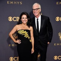 Brad Hall adalah seorang sutradara yang menikahi aktris Julia Louis-Dreyfus. Selain aktris utama serial Veep, Julia adalah seorang anak dari penyandang dana miliarder Gerard Louis-Dreyfus. Ia memiliki kekayaan bersih sekitar $200 juta (Rp 3 triliunan) sementara suaminya $10 juta (Rp 152 miliaran).