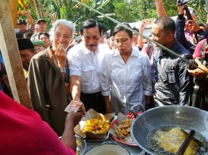 Bos IMF Cicip Gorengan Bareng Luhut dan Sri Mulyani di Lombok