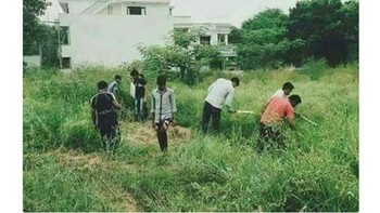Kasihan ball boy yang bertugas tadi malam. Bingung mencari bola tendangan Mahrez ke mana. Foto: Istimewa