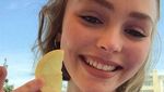 Manisnya Putri Johnny Depp, Lily-Rose Depp Saat Masak dan Kulineran