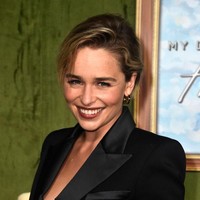 6. Emilia Clarke. Aktris Inggris yang dikenal sebagai Daenerys dalam serial Game of Thrones ini menempati urutan keenam sebagai yang paling cantik dalam dekade menurut TC Candler. Wanita 33 tahun tersebut memang punya wajah yang memikat. Foto: Frazer Harrison/Getty Images