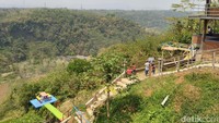 Foto: Wisatawan juga bisa menyusuri turun ke Sungai Citanduy, menggunakan kendaraan off road. Juga bisa melihat mega proyek pembangunan Bendungan Leuwi Keris dari kejauhan. (Dadang/detikTravel)