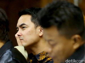 Zumi Zola Akui Terima Alphard dari Kontraktor, tapi ...