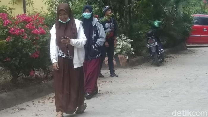 Pelajar di Palu Mulai Bersekolah