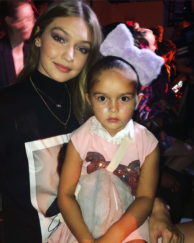 Gaya Taylen yang keren dan aksinya saat jadi model foto membuat banyak orang gemas. Tak terkecuali para seleb Hollywood yang jadi penggemar setianya. Sebut saja Cardi B, Hennessy Carolina hingga Gigi Hadid. Foto: Dok. Instagram @TaylenBiggs