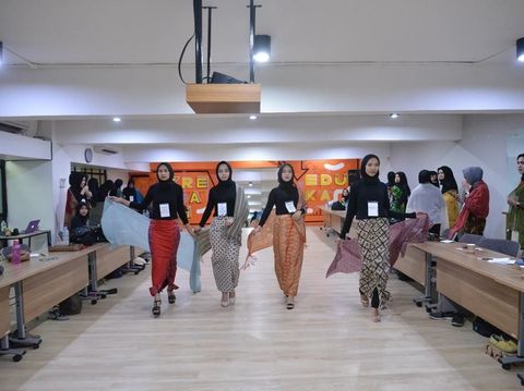 Beda dari Model Biasa, Ini 10 Benda yang Wajib Dimiliki Model Berhijab 