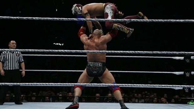 Pertarungan di WWE penuh unsur hiburan dengan berbagai atraksi yang menarik dilihat.