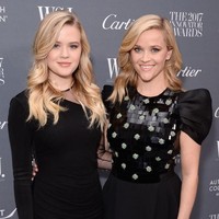 Anak tertua dari Ryan Phillippe dan Reese Witherspoon ini adalah cetakan dari wajah sang ibu, karena keduanya memiliki wajah yang sangat mirip. Kini Ava bertransformasi dari bocah kecil berambut pirang yang imut menjadi remaja cantik nan stylish di usia 18 tahun. Foto: Getty Images