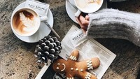 Jelang Natal tahun lalu Vanessa menikmati secangkir latte dan gingerbread cookies. Foto: Instagram vanessahudgens