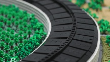 Bagian atas bangunan utama Apple Park. Foto: Spencer Rezkalla