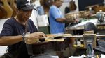 Proses Pembuatan Gitar Ukir Bali yang Mendunia