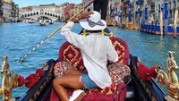 Jasmine sering mengunggah momen liburannya di Instagram. Salah satunya di Venesia, Italia (jastookes/Instagram)