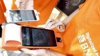 yap! ini tidak seperti aplikasi pembayaran dengan smartphone lainnya, yang hanya mengandalkan uang elektronik sebagai sumber dananya, yap! menjadi yang pertama dengan menggunakan 3 (tiga) sumber dana, yaitu Kartu Debit, Kartu Kredit, dan Uang Elektronik BNI (UnikQu) sesuai pilihan pengguna saat bertransaksi.