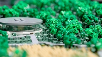 Benar sekali, itu Steve Jobs Theater. Foto: Spencer Rezkalla