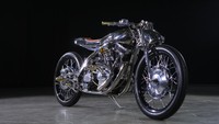 Jika dilihat dari modifikasi yang dibangun, bisa dipastikan perubahan terjadi disetiap sudutnya. Baik dari mesin, bodi, dan tidak lupa kaki-kaki pun ikut diubah. Tahun lalu motor Harley-Davidson Softail Evolution 1995 garapan Andhika juga menjadi yang terbaik di Kustomfest 2017. Foto: dok. Kustomfest