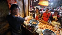 Pagi ini nilai tukar dolar Amerika Serikat (AS) terhadap rupiah menyentuk Rp 15.230. 