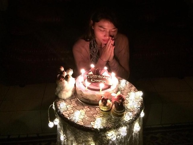 Aksi Makan Polwan Cantik hingga Gaya Ngopi Park Shin-hye