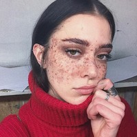 Dia pun ditawari untuk masuk ke agensi tersebut. Kini karier Maeva cukup bersinar. Dia telah berjalan di fashion show Yohji Yamamoto hingga Jil Sander. Foto: Instagram (@maevamarshall)