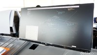 Lewat monitor ini terpantau pergerakan pesawat, dari pesawat komersil hingga pesawat VVIP,  yang akan mendarat di Bandara Ngurah Rai. 