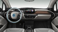 Jika dibandingkan dengan i3 model pertama yang dirilis tahun 2013, Kapasitas baterai meningkat dua kali lipat menjadi 120 Ah dengan energi sebesar 42,2 kWh. Foto: BMW