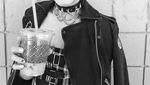 9 Gaya Instagenic Vanessa Hudgens Menyeruput Minuman Favorit