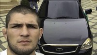 Selain itu, dikabarkan Khabib juga memiliki BMW Seri 6 dan Ferrari California. Wartawan setempat sempat melihatnya menggunakan dua mobil tersebut ketika Khabib jalan-jalan bersama sang istri. Kabib bersama Lada Priora. Foto: Instagram @Khabib_nurmagomedov