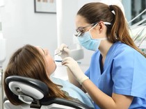 Fluoridasi Gigi di Klinik: Perlu atau Cukup Pasta Gigi?