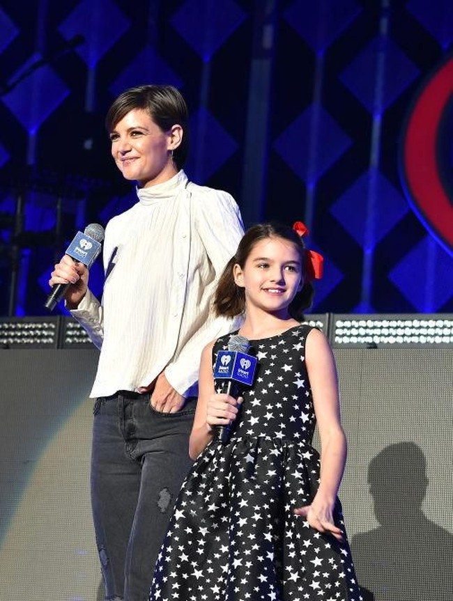 Suri Cruise yang lahir pada 18 April 2006 dikatakan memiliki wajah yang merupakan perpaduan dari ketampanan Tom Cruise dan kecantikan Katie Holmes. Kini berusia 12 tahun, kecantikan Suri makin terlihat dan sangat mirip sang ayah. Foto: Getty Images