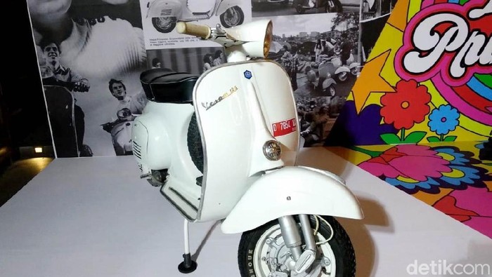 Vespa Primavera tahun 1972 milik Om Beng ini tak hanya klasik tetapi juga memiliki nilai historis. Seperti apa penampakan skuter antik tersebut?
