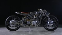 Motor Harley-Davidson garapan Andhika Pratama dari Kromworks yang bertajuk The 29 menyabet Best Kustom Bike Show Kustomfest 2018: Color of Difference. Motor ini mencuri perhatian para bintang tamu yang hadir sebagai juri termasuk Steve Caballero pada saat sesi kustom bike show. Foto: dok. Kustomfest