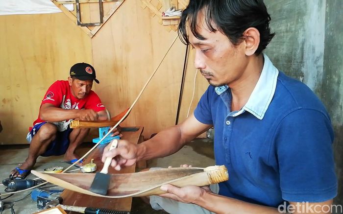 Ciamik Limbah  Kelapa Disulap Jadi Lampu Hias Foto 2