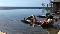 Foto: Eh, tapi ada juga lho gayanya yang nyeleneh saat traveling (jastookes/Instagram)