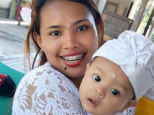 6 Foto Manis Atlet Angkat Beban Ni Nengah Widiasih dan Keponakan
