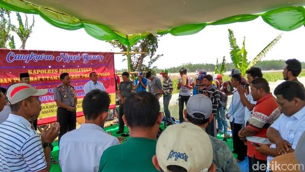 Para petani gelar doa dan selawat bersama