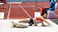 Saki Takakuwa melakukan lompatan sejauh 4.85 meter. Medali perak pun diraihnya.