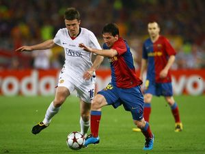 MU Menghadapi Momoknya, Barcelona
