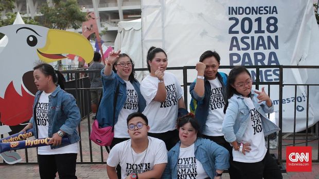 Penyandang Disabilitas Intelektual Down Syndrome yang tergabung dalam sanggar tari Gigi Art Of Dance (G-Star) tampil di festival parainspirasi, untuk mendukung gelaran Asian Para Games 2018.