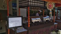 Di taman tersebut setidaknya ada delapan gerai yang menjual berbagai makanan, ada lokal maupun makanan luar.