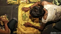 Menjelang Pemilu 2019 permintaan pesanan atribut partai memang meningkat untuk kebutuhan kampanye.