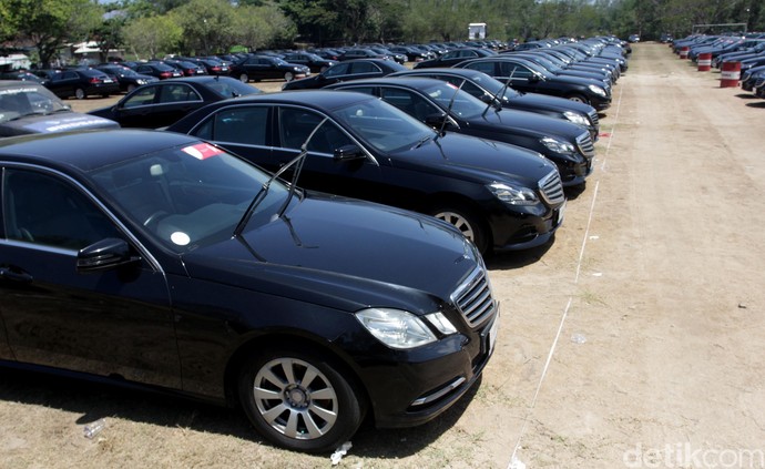 Parkiran Mobil Mewah Pejabat Bank Dunia IMF 