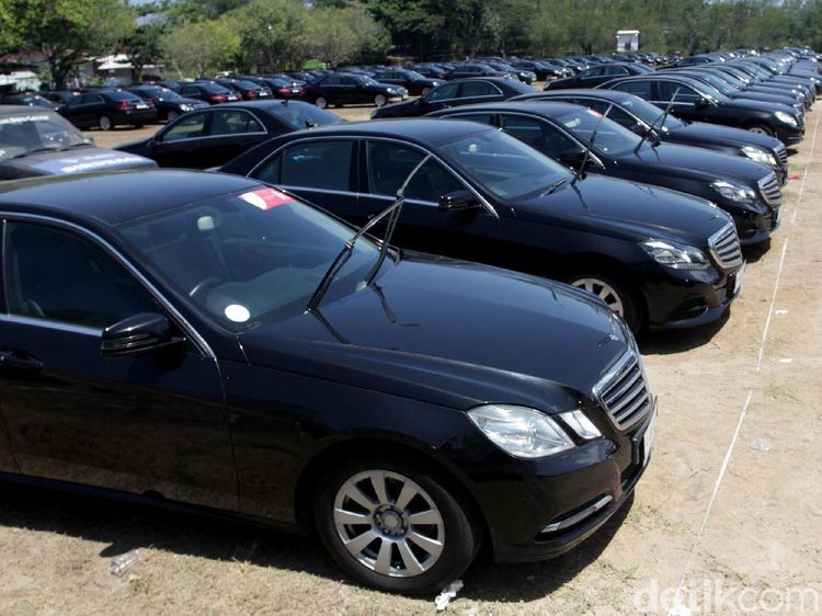 Parkiran Mobil Mewah Pejabat Bank Dunia-IMF