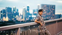  Tapi ingat, jangan sekali-sekali tertipu dengan kecantikan Clarie. Salah-salah kamu bisa dihajar lho, Clarie kan berprofesi sebagai tentara selama 5 tahun. Jangan macam-macam ya! (Instagram/@xclarieacaciateo)