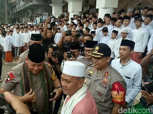 Kunjungi Banyuwangi, Kapolda Jatim Minta Santri dan Kiai Tangkal Hoax