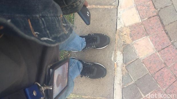 Merasakan Hari Tanpa Bayangan di Monas Siang Ini