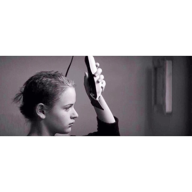 Untuk urusan penampilan, Joey memang lebih berani bereksperimen. Sebelumnya ia pernah mencat rambut dengan warna biru. Foto: Instagram @joeyking