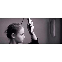 Untuk urusan penampilan, Joey memang lebih berani bereksperimen. Sebelumnya ia pernah mencat rambut dengan warna biru. Foto: Instagram @joeyking