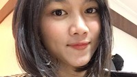 Briptu Dara Intan bertugas di NTMC Polri yang kerjaannya melaporkan situasi lalu lintas. Wajah cantiknya mulai dikenal publik setelah dirinya kerap tampil di televisi. Foto: instagram @daraintan
