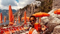 Foto: Saat traveling ke Hawaii, tidak lupa mencoba naik helikopter (jastookes/Instagram)